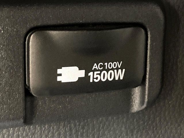 TOYOTA VOXY HYBRID 2023