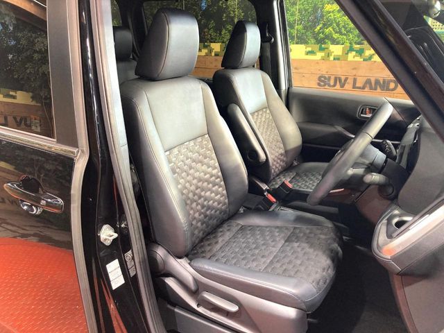 TOYOTA VOXY HYBRID 2023