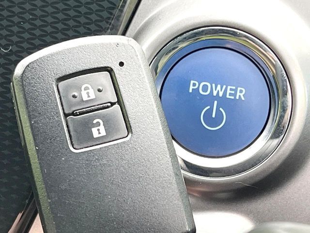 TOYOTA PRIUS Alpha 2018