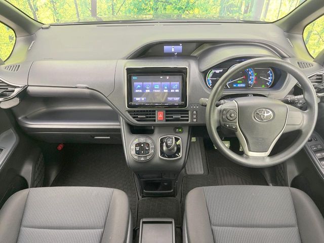 TOYOTA NOAH HYBRID 2016