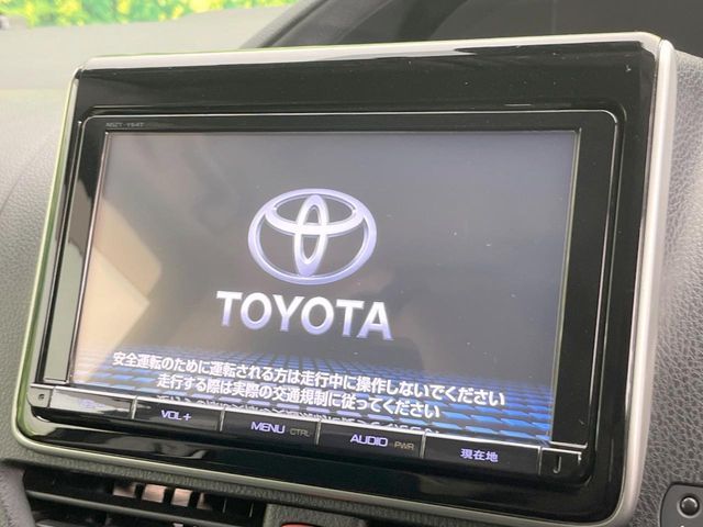 TOYOTA NOAH HYBRID 2016