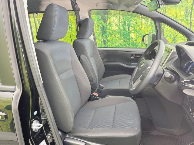 TOYOTA NOAH HYBRID 2016