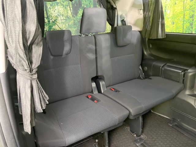 TOYOTA NOAH HYBRID 2016