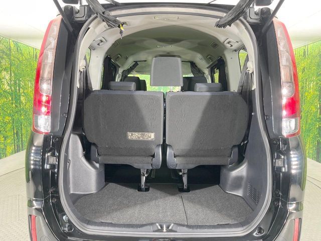 TOYOTA NOAH HYBRID 2016