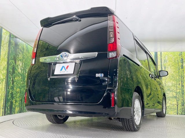 TOYOTA NOAH HYBRID 2016