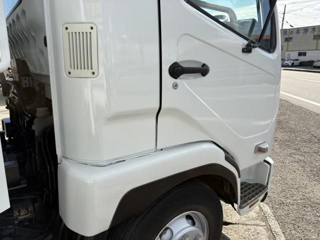 MITSUBISHI FUSOU FIGHTER 2011