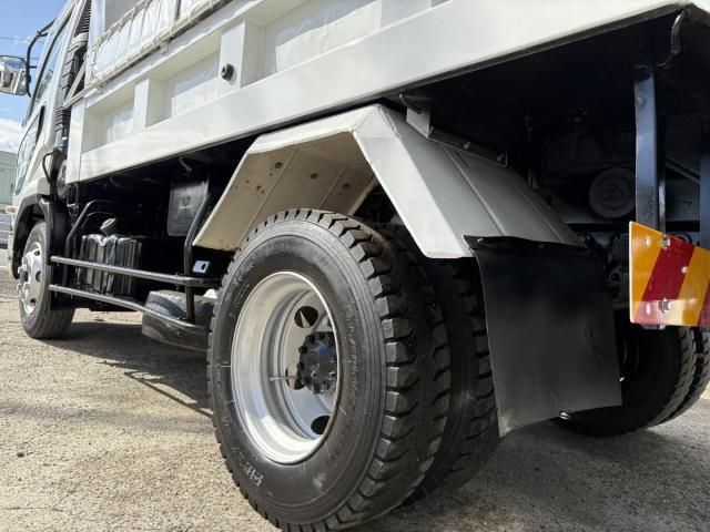 MITSUBISHI FUSOU FIGHTER 2011