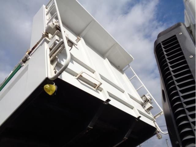 NISSAN DIESEL Quon 2021