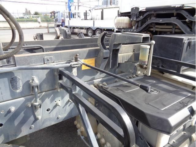 NISSAN DIESEL Quon 2021