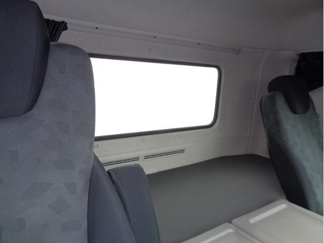 NISSAN DIESEL Quon 2021