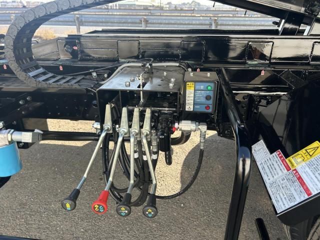 MITSUBISHI CANTER 2025