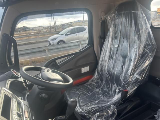 MITSUBISHI CANTER 2025