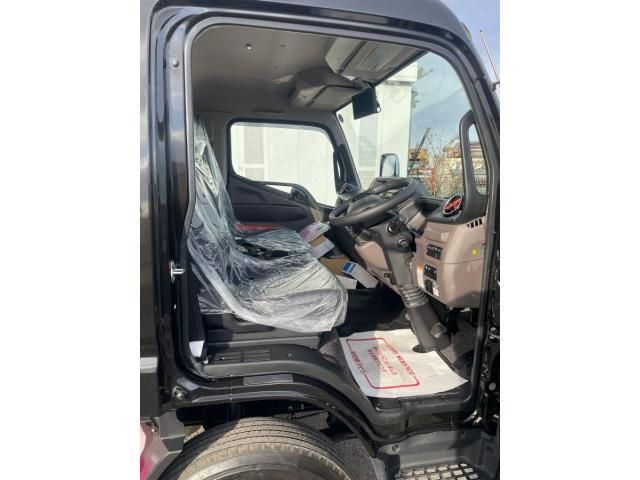 MITSUBISHI CANTER 2025