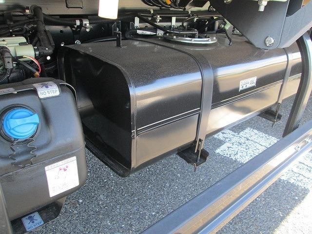 MITSUBISHI CANTER 2025