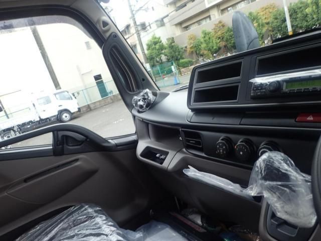 MITSUBISHI CANTER 2024