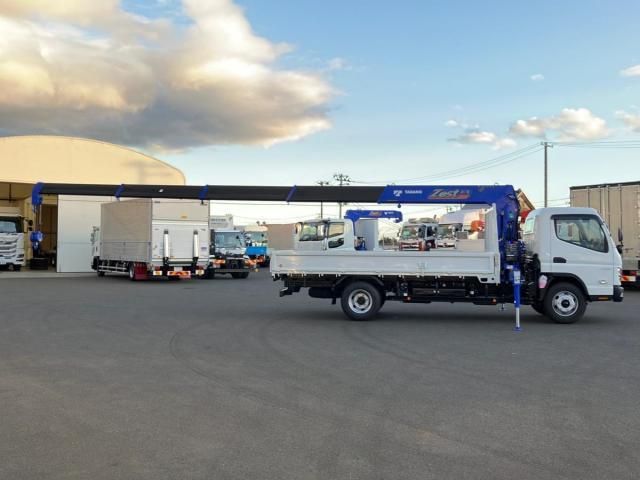 MITSUBISHI CANTER 2025