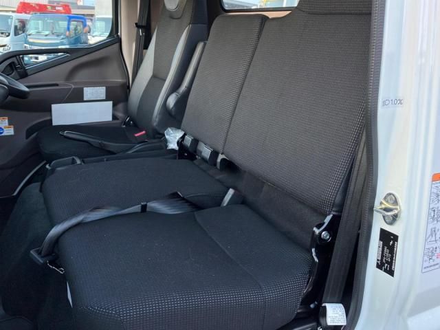 MITSUBISHI CANTER 2025