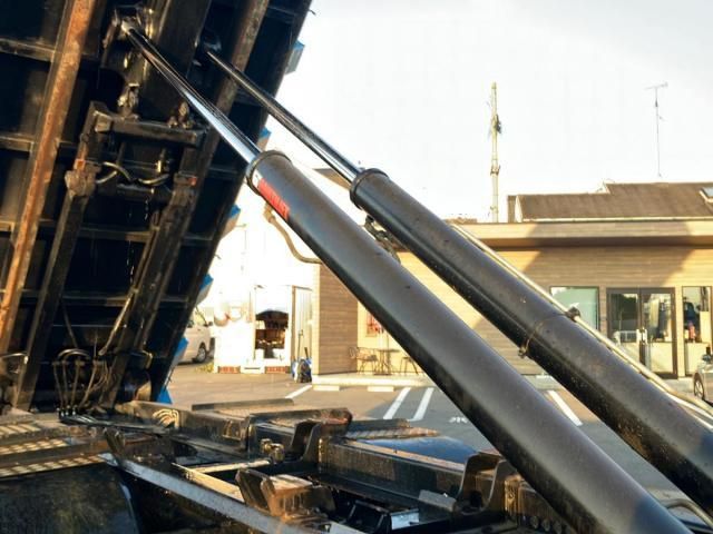 MITSUBISHI FUSOU SUPER GREAT 2016