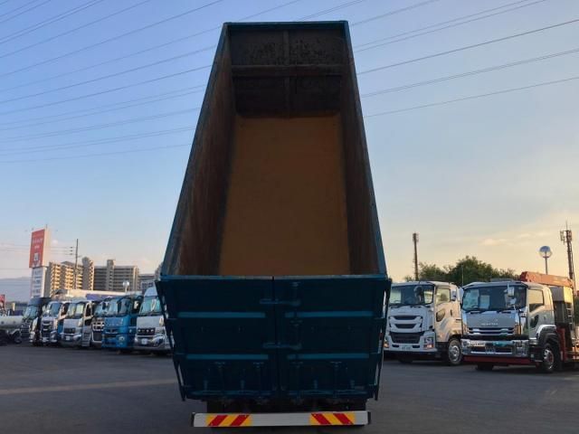 MITSUBISHI FUSOU SUPER GREAT 2016