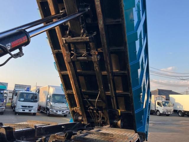 MITSUBISHI FUSOU SUPER GREAT 2016