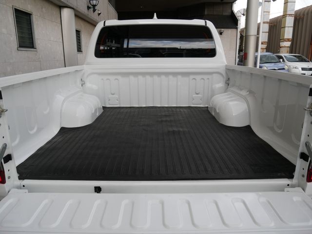 TOYOTA HILUX 4WD 2023