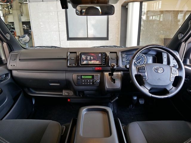 TOYOTA HIACE van 4WD 2022