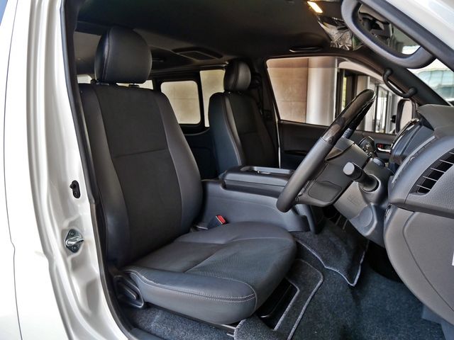 TOYOTA HIACE van 4WD 2022