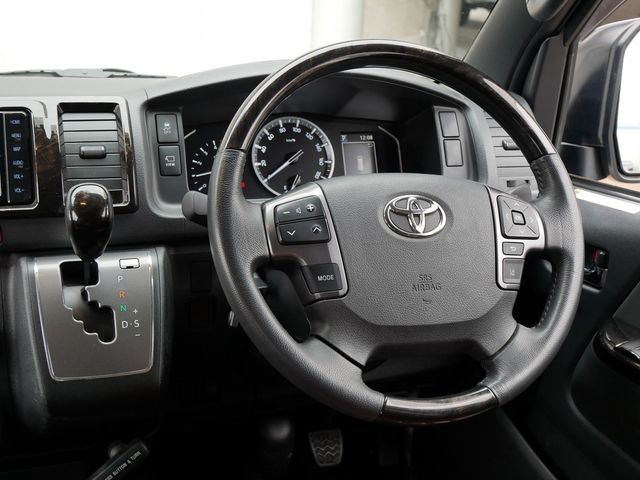 TOYOTA HIACE van 4WD 2022