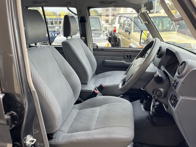 TOYOTA LANDCRUISER PICKUP 2015