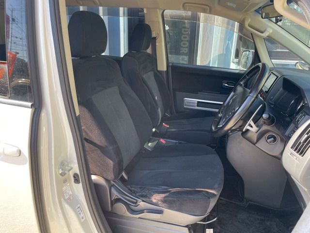 MITSUBISHI DELICA D:5 2WD 2010