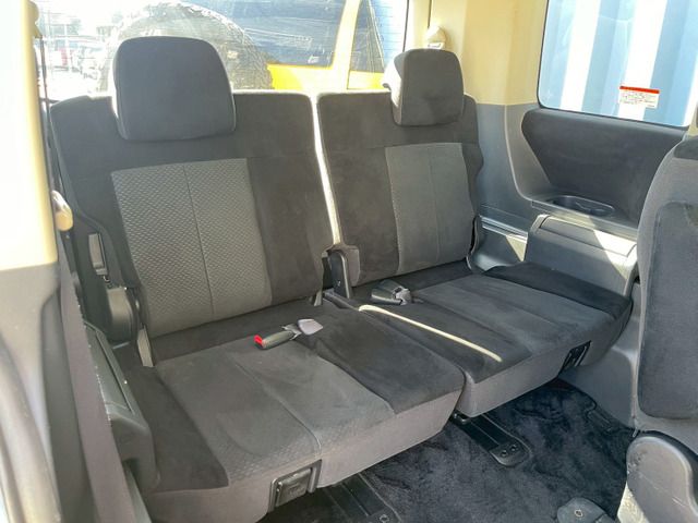 MITSUBISHI DELICA D:5 2WD 2010