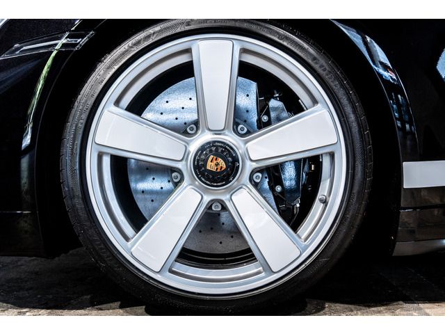 PORSCHE PORSCHE 911 2025