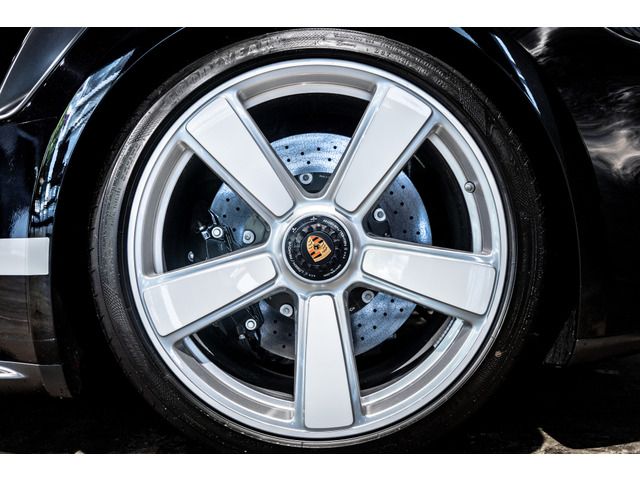 PORSCHE PORSCHE 911 2025