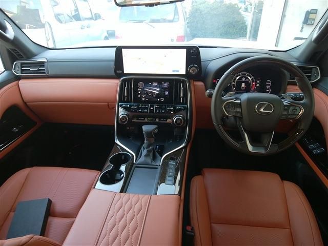 TOYOTA LEXUS LX600 2024