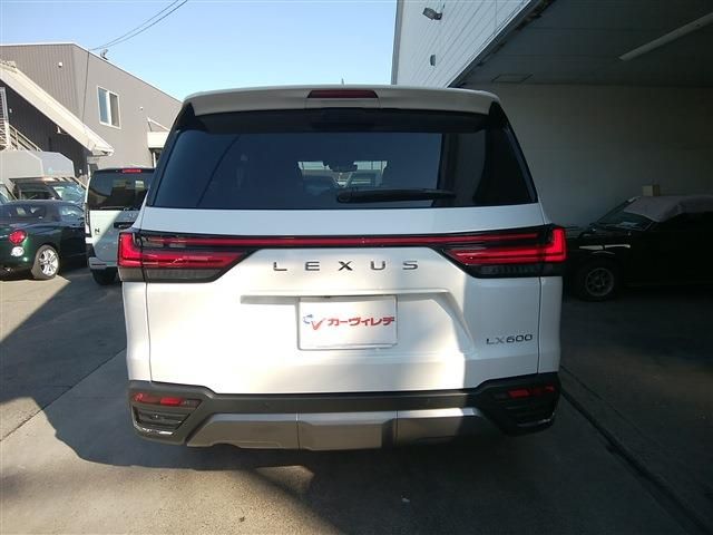 TOYOTA LEXUS LX600 2024