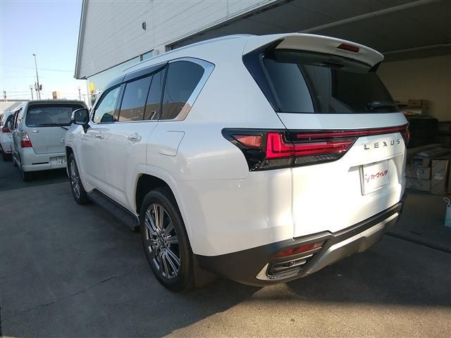 TOYOTA LEXUS LX600 2024