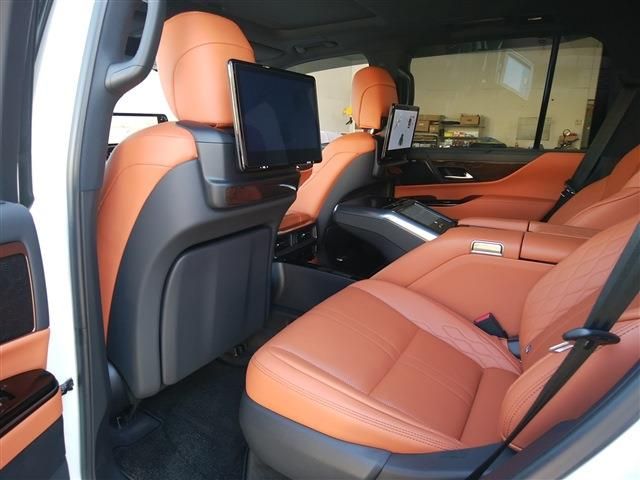 TOYOTA LEXUS LX600 2024