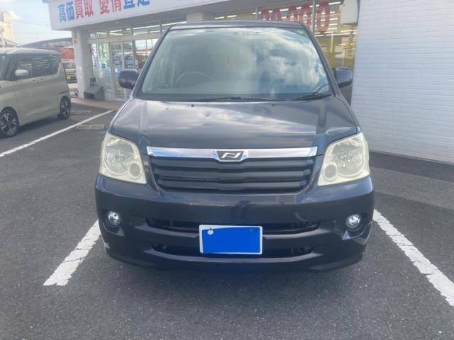 TOYOTA NOAH 2003