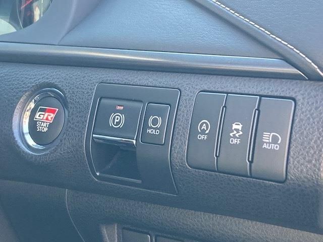 TOYOTA HARRIER 4WD 2018