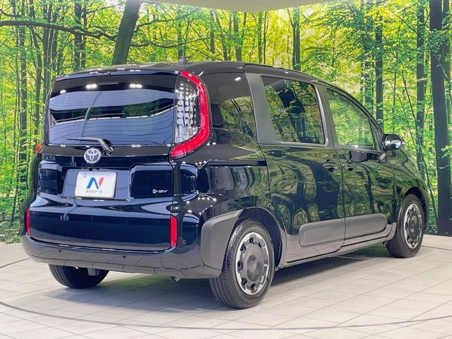 TOYOTA SIENTA HYBRID 2024