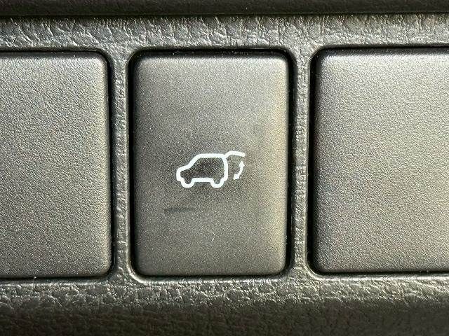 TOYOTA HARRIER 4WD 2015