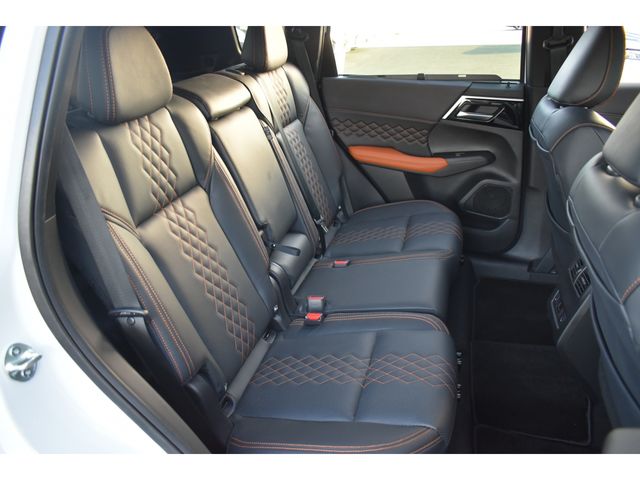 MITSUBISHI OUTLANDER PHEV 2023