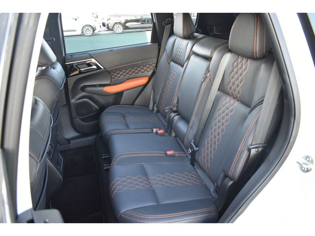 MITSUBISHI OUTLANDER PHEV 2023