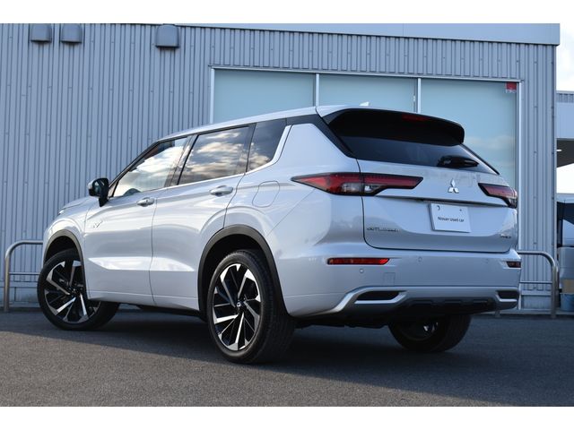 MITSUBISHI OUTLANDER PHEV 2023