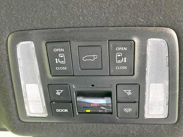 TOYOTA NOAH 4WD 2023