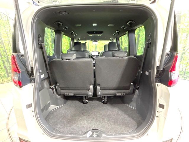 TOYOTA NOAH 4WD 2023