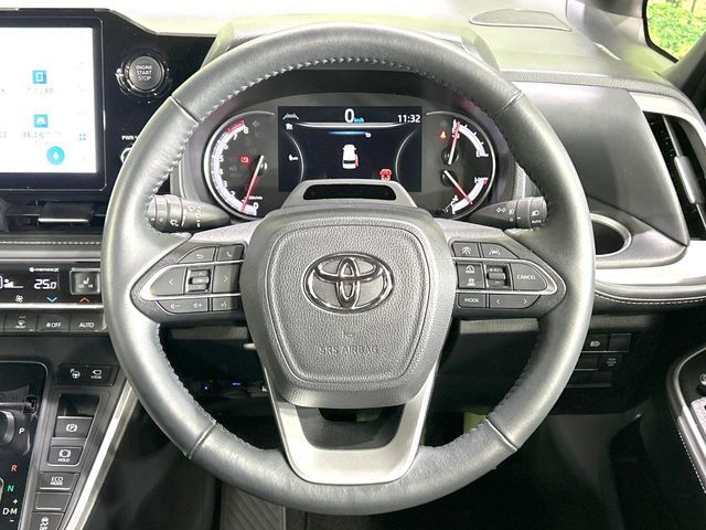 TOYOTA NOAH 4WD 2023