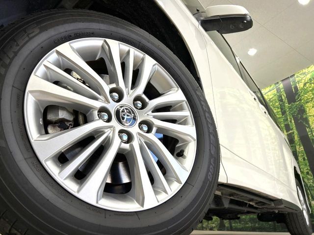 TOYOTA NOAH 4WD 2023