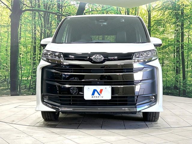 TOYOTA NOAH 4WD 2023