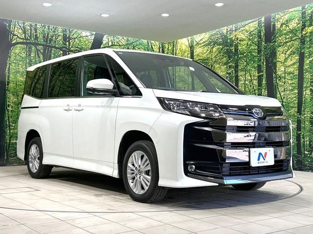 TOYOTA NOAH 4WD 2023